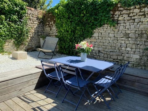 Garden, Dining area