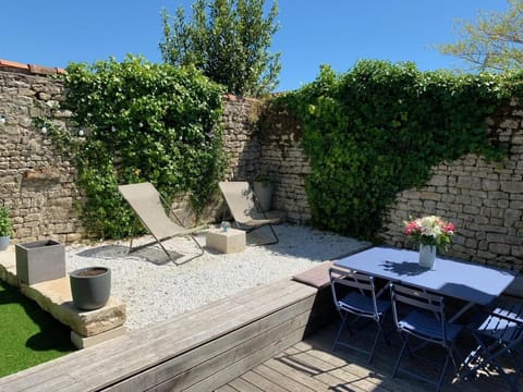 Patio, Dining area, sunbed