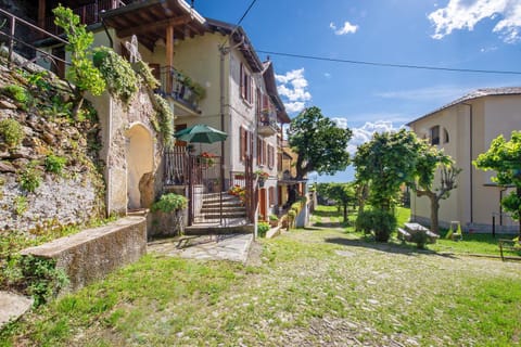 Castagno 2 Sentiero del Viandante Apartment in Bellano