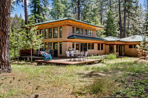 Selby Knoll Estate Main House and Guesthouse House in Kootenai County