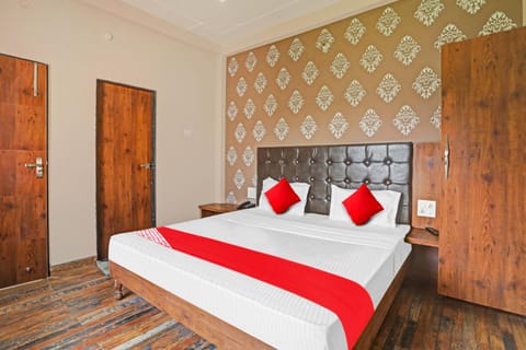 OYO Flagship MH Inn Hotel in Varanasi