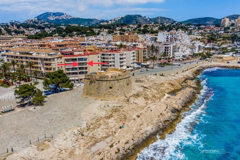 Property building, Nearby landmark, Bird's eye view, City view, Landmark view, Mountain view, Sea view