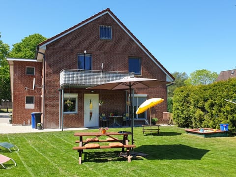 Property building, Patio, Garden, Balcony/Terrace