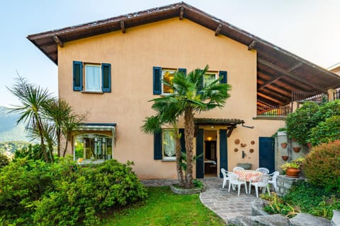 Facade/entrance, Garden, Dining area