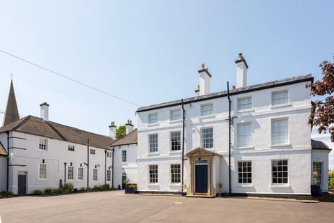 Property building, Neighbourhood, Landmark view, Location