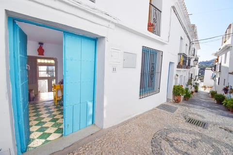 Casa Jazmin, Frigiliana Traditional townhouse with great views HansOnHoliday Rentals Apartment in Frigiliana