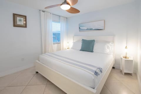 Secluded Beachfront Vibes - Surf & Pet Friendly Villa in Fort Pierce