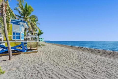 Waves On Desoto Beautiful Studio House in Hollywood Beach