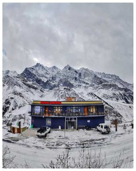 Property building, Facade/entrance, Day, Natural landscape, Winter, Mountain view