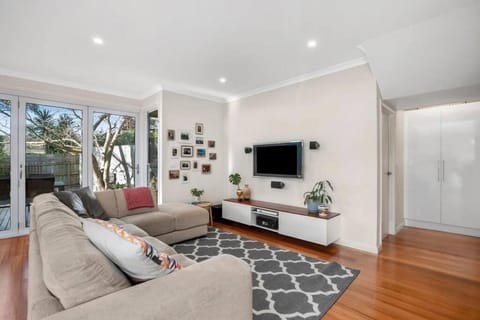 Explore Frankston South from this lovely home Casa in Frankston