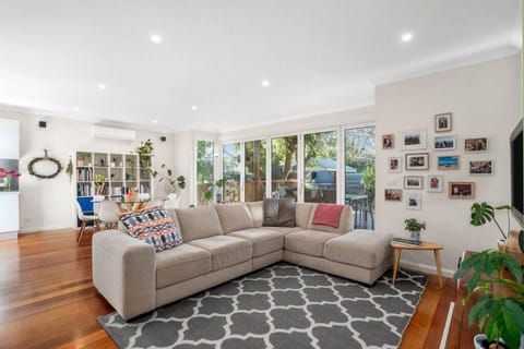 Explore Frankston South from this lovely home Maison in Frankston