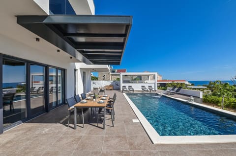 Balcony/Terrace, Swimming pool