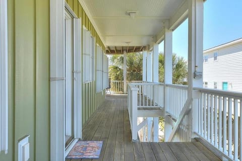 Sea Section House in Oak Island