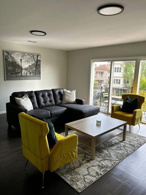 Spacious 3-Bedroom Apartment Condo in Irvington
