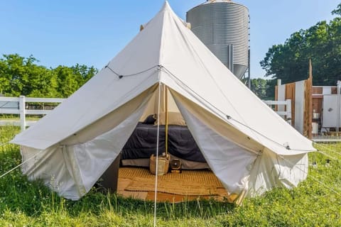 Glamp on Functional Farm with pool 15min to Chatt! Luxury tent in Chattanooga