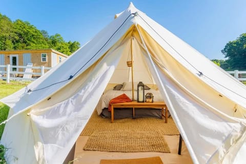 Farm Glamp, Outdoor Shower, Pool! 15min to Chatt! Luxury tent in Chattanooga