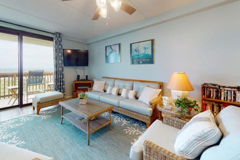 Gulf view 2nd floor condo, with boardwalk to the beach and pool House in Corpus Christi