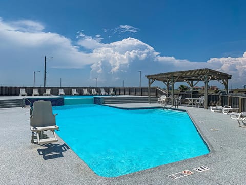 Gulf view, 7th floor condo, with boardwalk to the beach and pool House in Corpus Christi