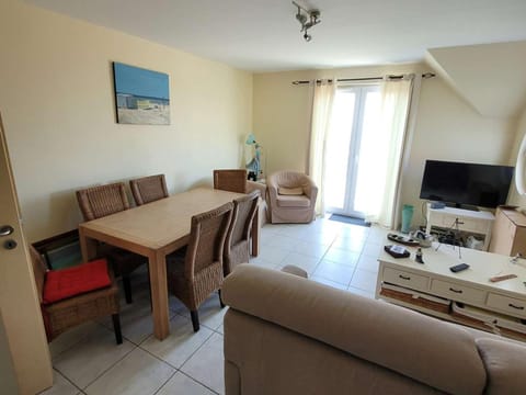 Duplex 2 Chambres avec Parking et Animaux Admis - FR-1-675-22 Apartment in Wimereux