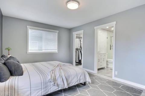 Renovated Home in Everett w/ King bed Maison in Paine Lake Stickney