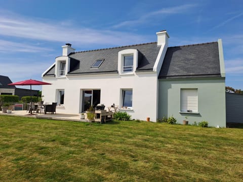 Maison traditionnelle et moderne avec vue mer House in Plobannalec-Lesconil