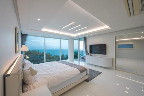 Bed, Bedroom, Sea view