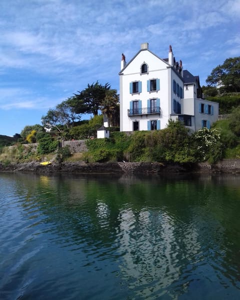 Facade/entrance, Sea view