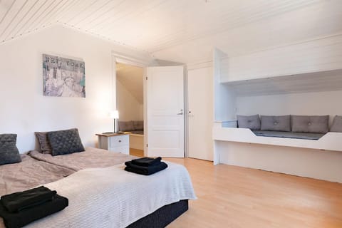 Guestly Homes - 4BR Corporate Villa Apartment in Finland
