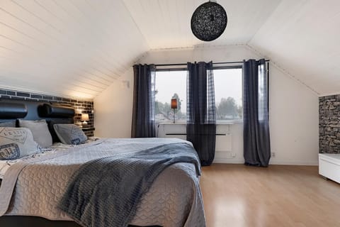 Guestly Homes - 4BR Corporate Villa Apartment in Finland