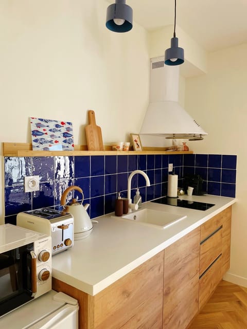 Kitchen or kitchenette, stove