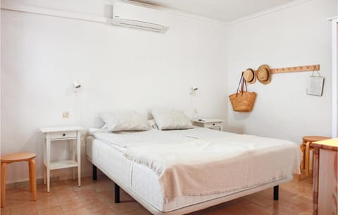 2 Bedroom Gorgeous Home In Pilar De La Horadada House in Mil Palmeras