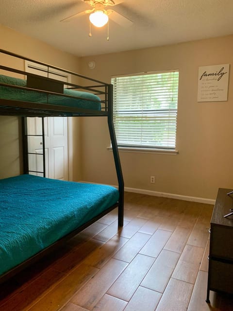 Bed, Photo of the whole room, Bedroom, bunk bed