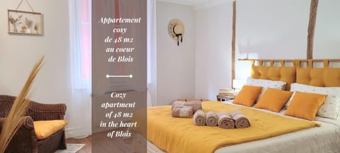 Bed, Photo of the whole room, Decorative detail, Bedroom, towels