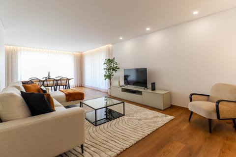 Viana's Heart - Spacious Modern Ap. Near City Center Condo in Viana do Castelo