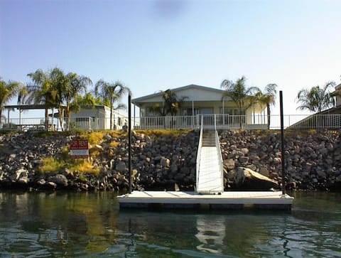Waterfront Colorado River Home With Private Dock! Maison in Mohave Valley