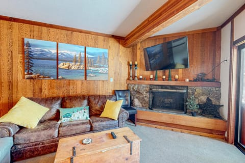 Mountain Time Escape Haus in Palisades Tahoe (Olympic Valley)