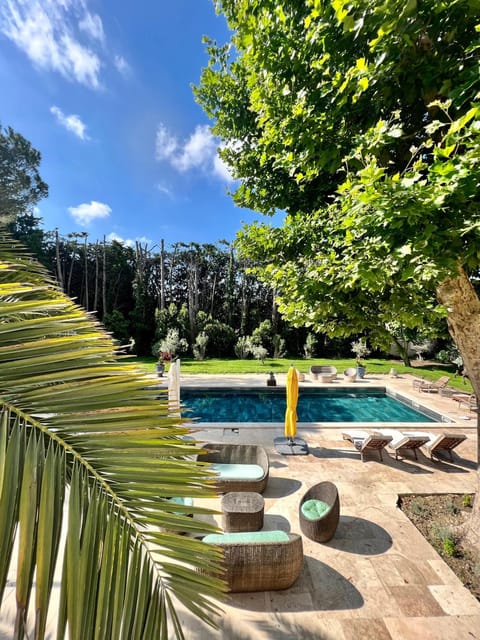 Property building, Patio, Spring, Balcony/Terrace, Garden view, Pool view, Swimming pool, sunbed