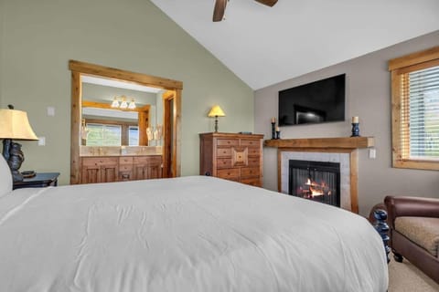 Ski In Ski Out 3BR Steps from Ski Resort House in Park City