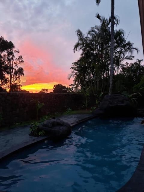 Paradise Awaits Private resort style salt water pool w/waterfall features & A/C Maison in Princeville