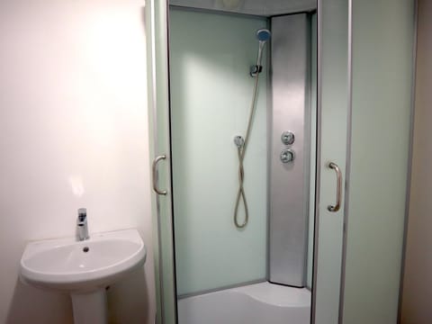 Shower, Toilet