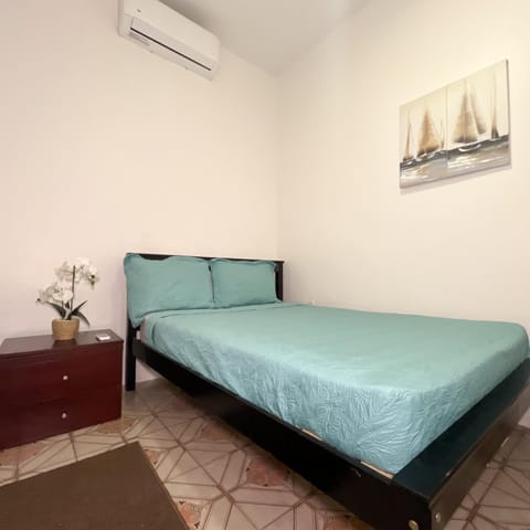 Bed, Photo of the whole room, Bedroom, air conditioner