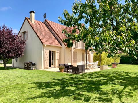 Property building, Garden, Garden view