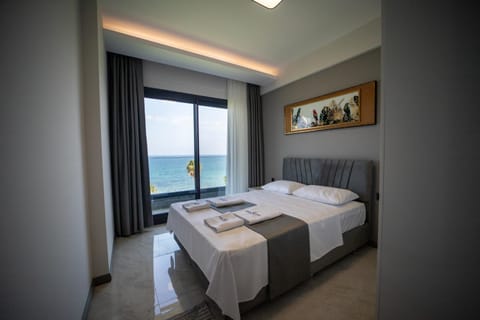 Photo of the whole room, Bedroom, Sea view