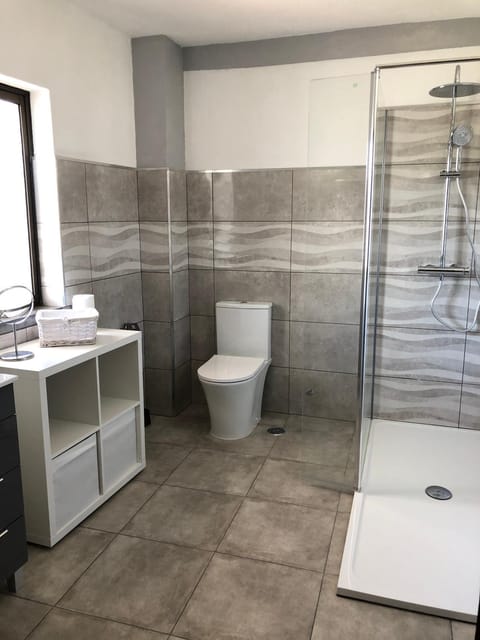 Shower, Toilet, Bathroom