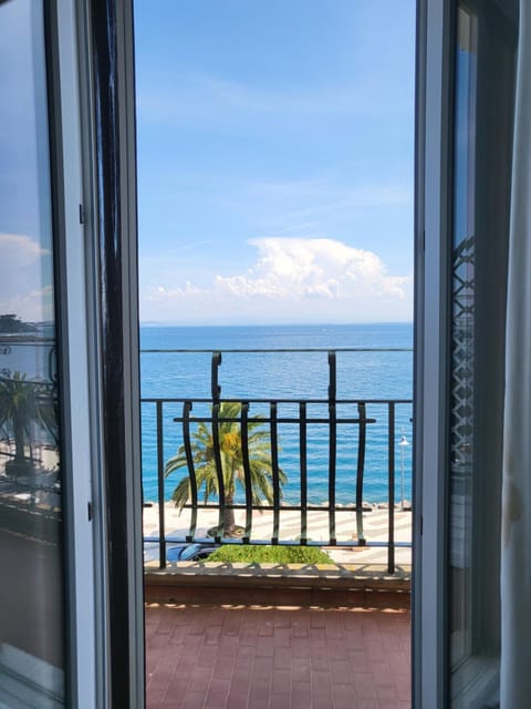 View (from property/room), Balcony/Terrace, Sea view