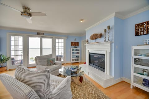 Bayfront White Stone Escape with Private Beach! House in Chesapeake Bay