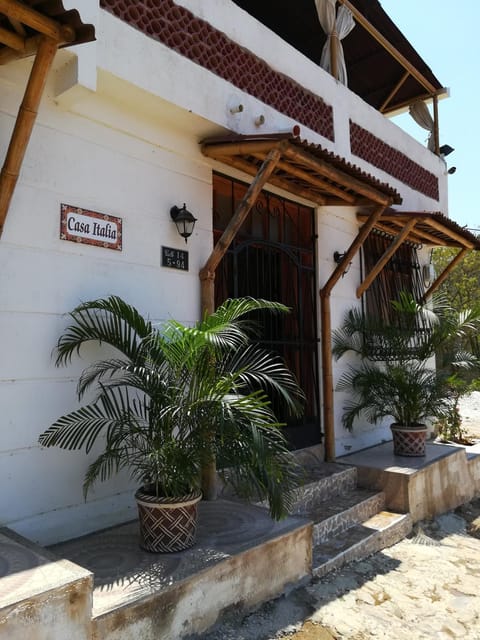 Casa Italia Guest House Bed and Breakfast in Taganga