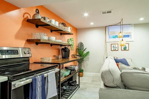 Private 1-BR DC Residential-Style Stay Parking Apartment in District of Columbia