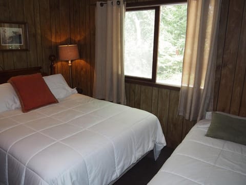 Sleeping Bear Riverside Cabins - Cabin #3 House in Honor