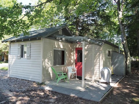Sleeping Bear Riverside Cabins - Cabin #4 House in Honor